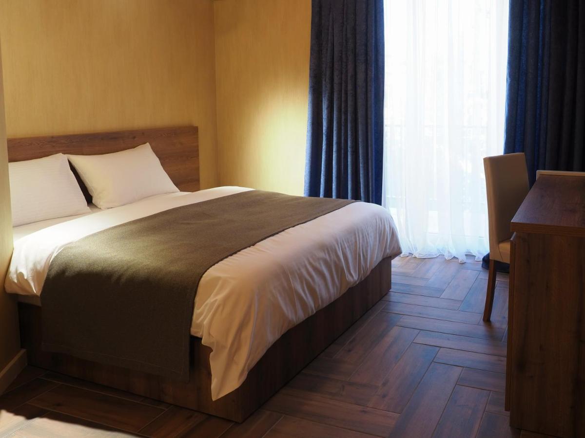 Hotel Banihills Тбилиси Екстериор снимка