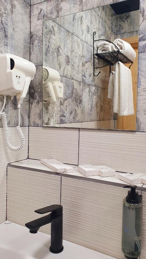 Hotel Banihills Тбилиси Екстериор снимка