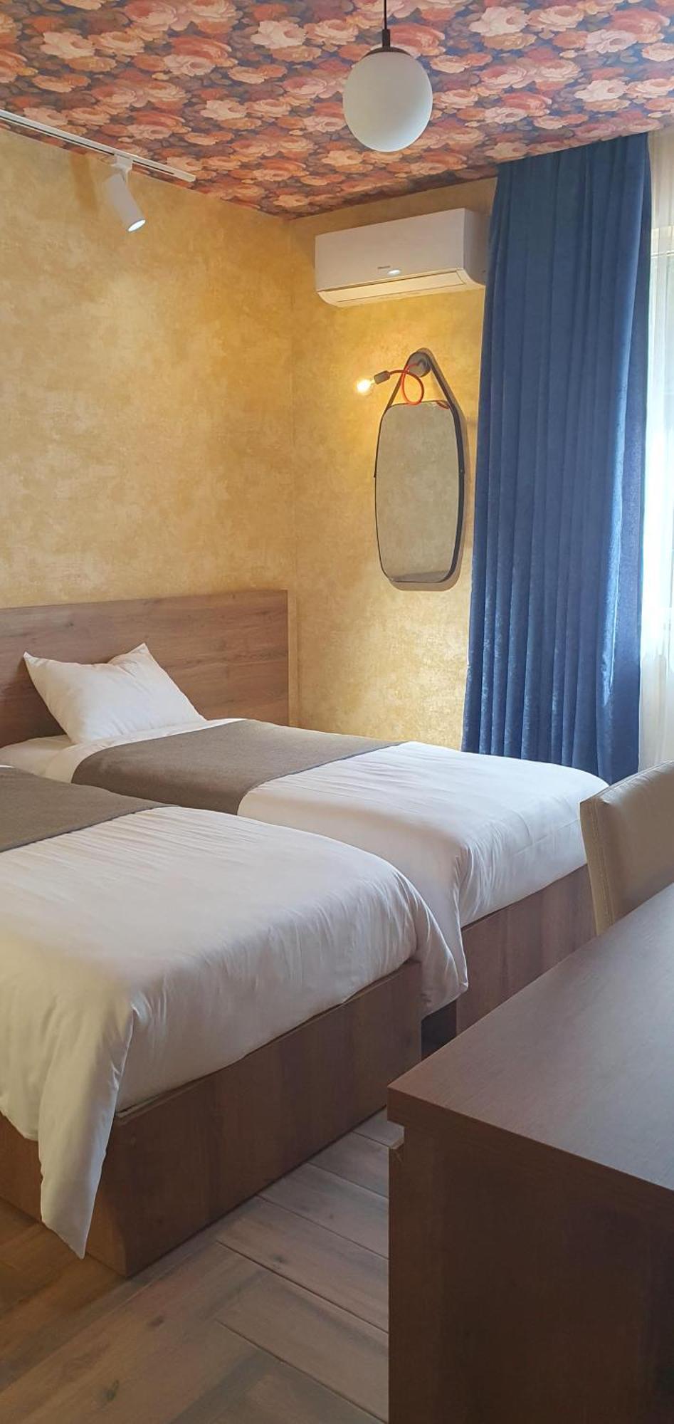 Hotel Banihills Тбилиси Екстериор снимка