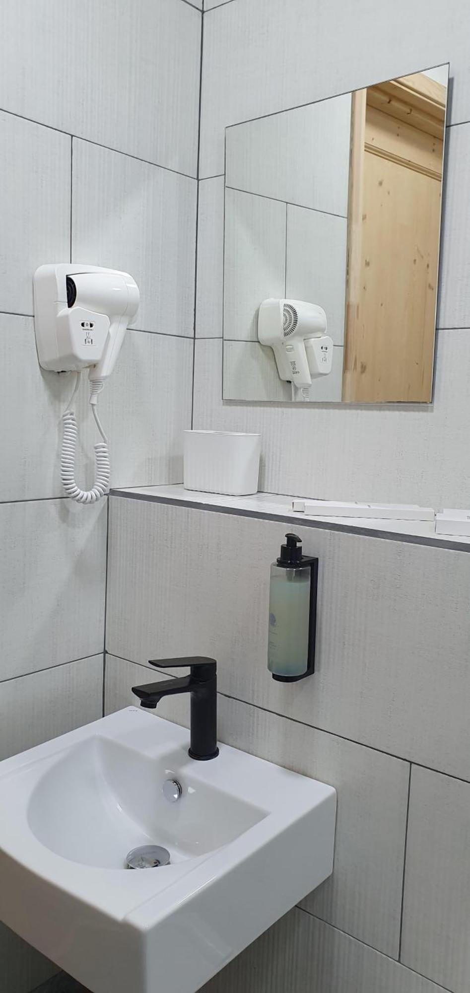 Hotel Banihills Тбилиси Екстериор снимка